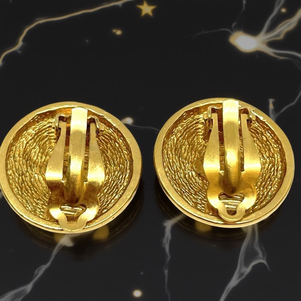 Chanel Vintage Gold plated clip on earrings - Picture 4 of 8